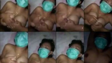 Ayang mAsih pw jadi gesek2 di tete aja