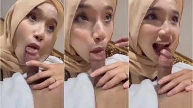Bokep Awek Jilbab Cantik Lagi Sepongin Ayang - Bokep45